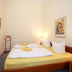 Residenz Unter Den Linden 01 Direkt Am Stadtwald Apartment